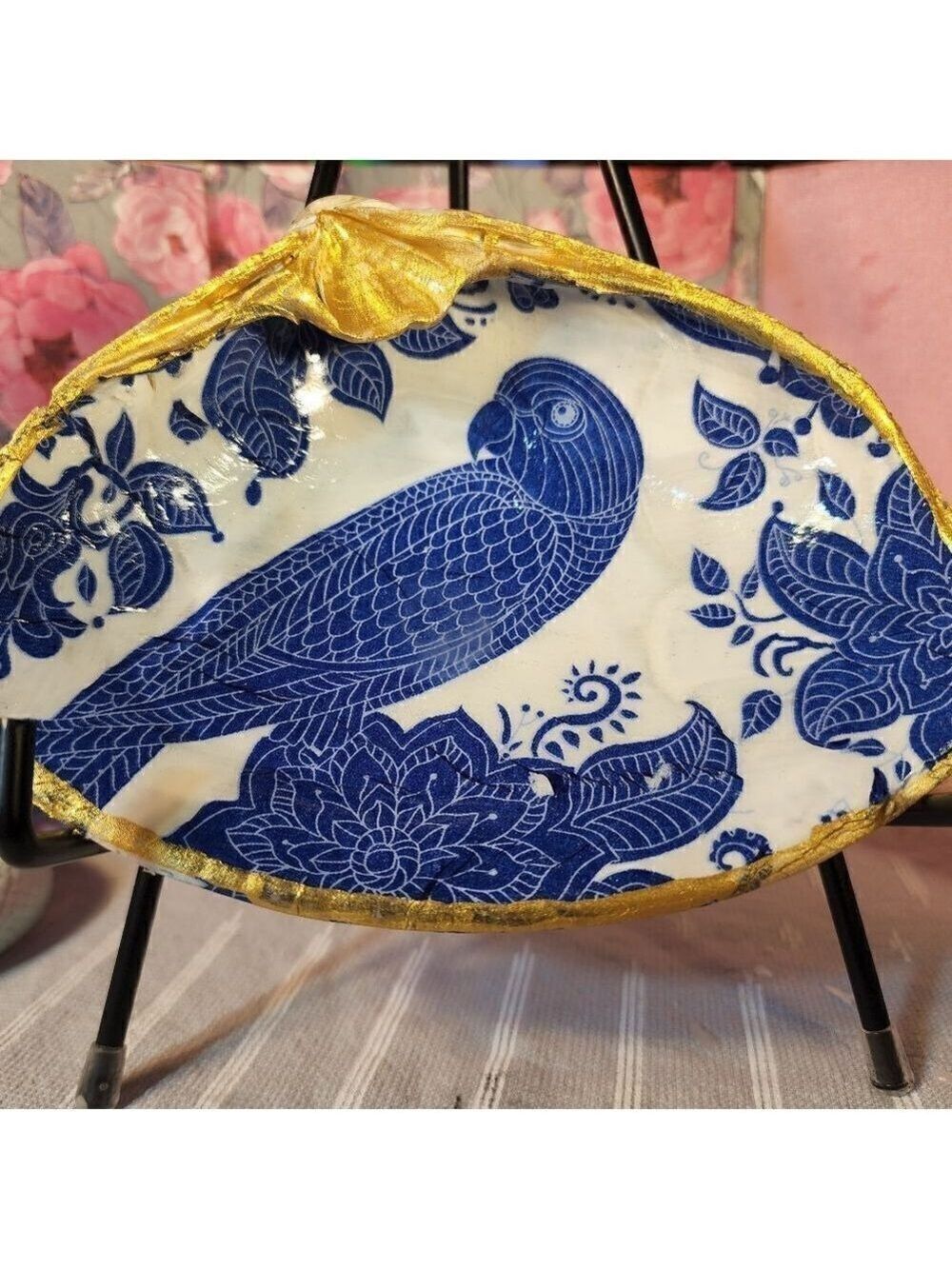 DECOUPAGE CLAM SHELL DECOUPAGE BLUE BIRD ON A CLAM SHELL TRINKET DISH